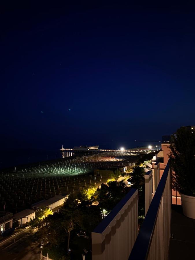 Diva Hotel Lignano - Adults Only Lignano Sabbiadoro Exterior photo